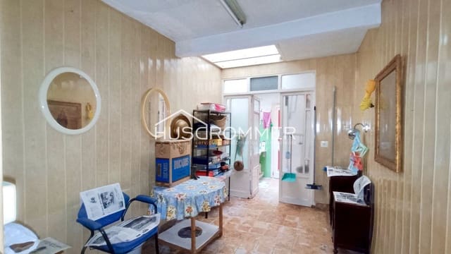 8 bedroom Villa for sale in Vila-real - € 200,000 (Ref: 8890963)