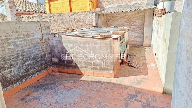 8 bedroom Villa for sale in Vila-real - € 200,000 (Ref: 8890963)