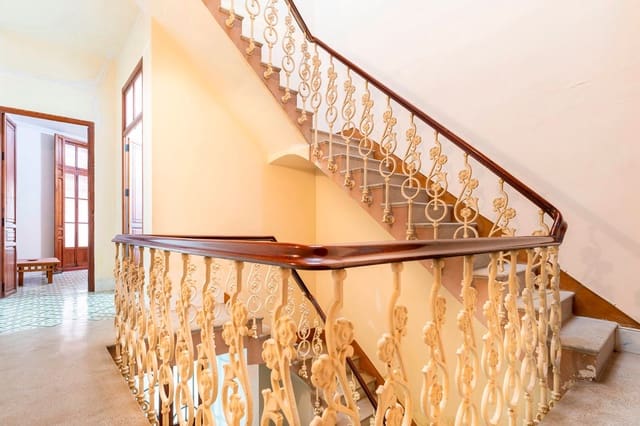 8 bedroom Villa for sale in Burriana / Borriana - € 210,000 (Ref: 8890967)