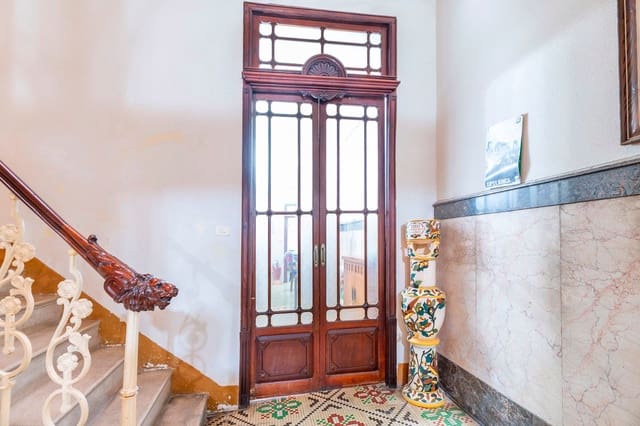 8 bedroom Villa for sale in Burriana / Borriana - € 210,000 (Ref: 8890967)