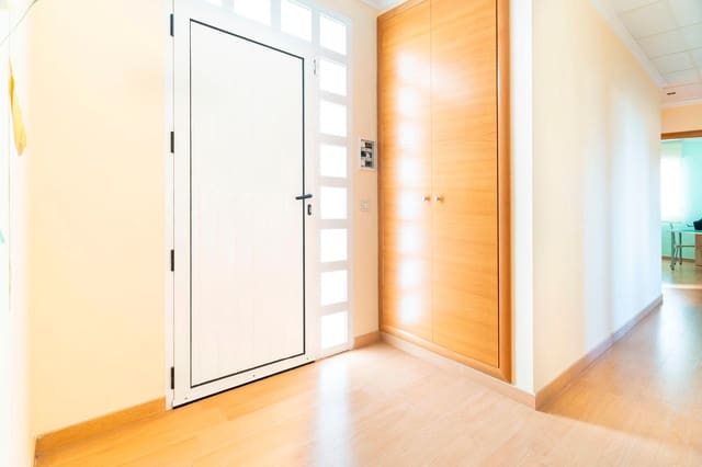 7 bedroom Villa for sale in L'Alcora with garage - € 435,000 (Ref: 8890968)