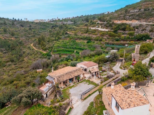 Bar/Restaurante de 7 habitaciones en Costur en venta con piscina - 265.000 € (Ref: 8890969)