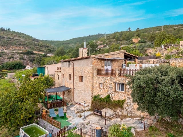 Bar/Restaurante de 7 habitaciones en Costur en venta con piscina - 265.000 € (Ref: 8890969)