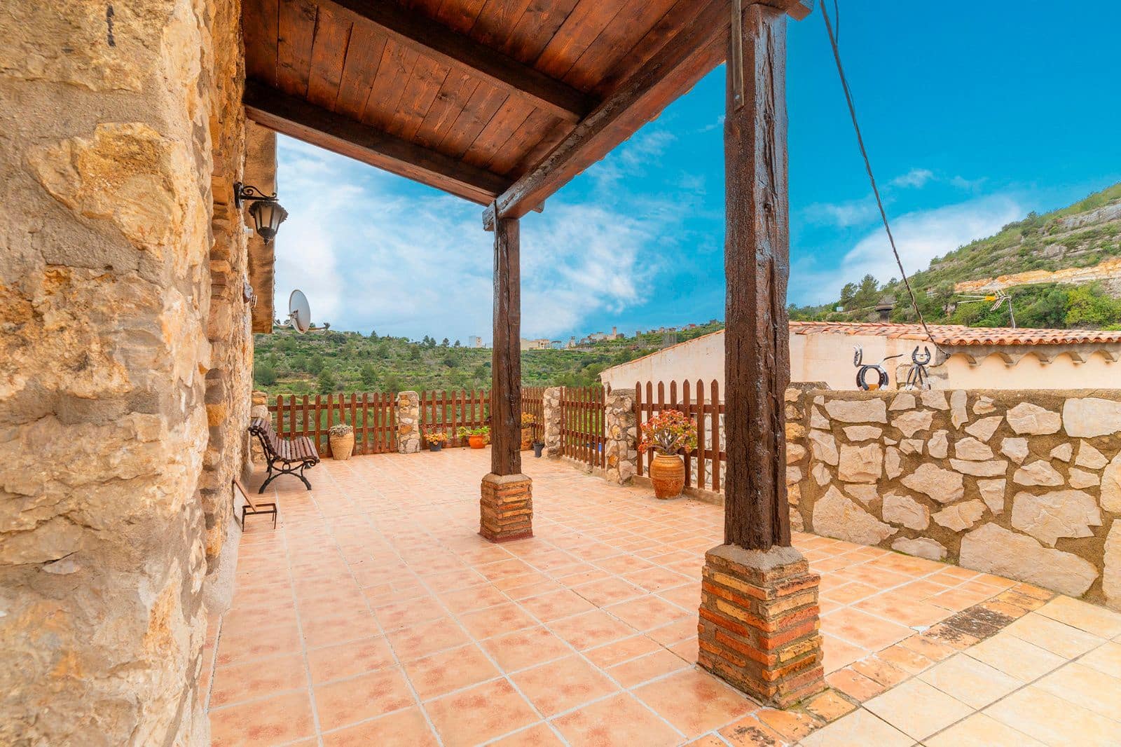 7 sypialnia Restauracja lub bar na sprzedaż w Costur z basenem - 265 000 € (Ref: 8890969)