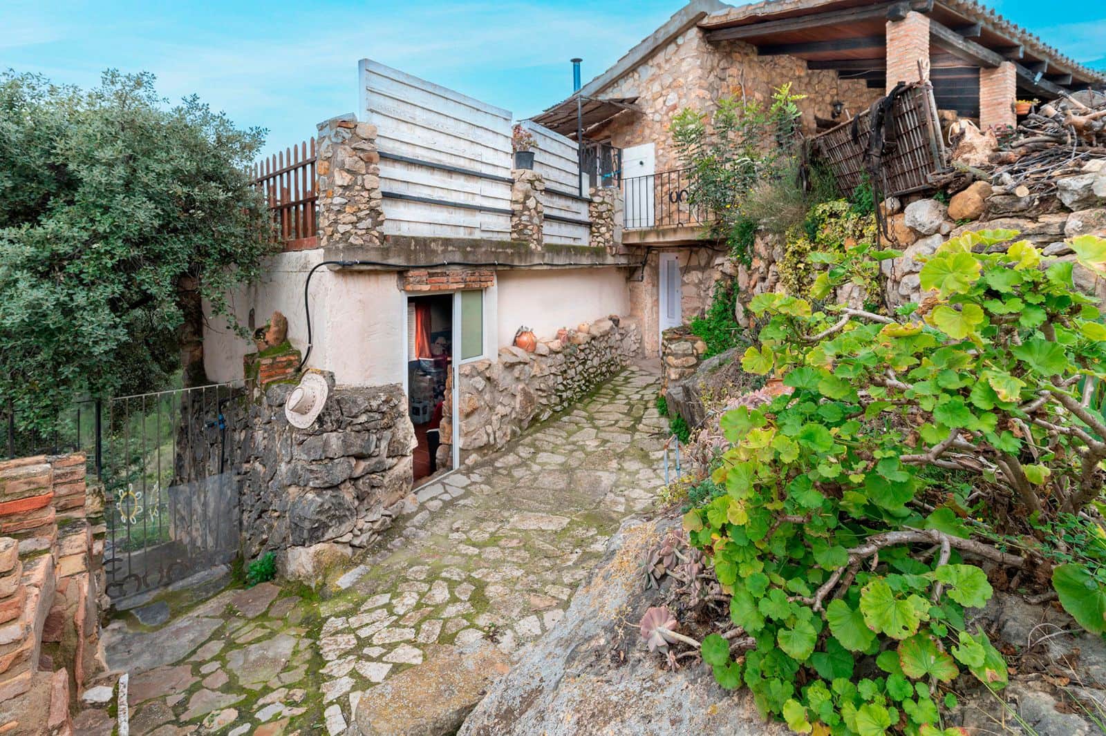 7 sypialnia Restauracja lub bar na sprzedaż w Costur z basenem - 265 000 € (Ref: 8890969)