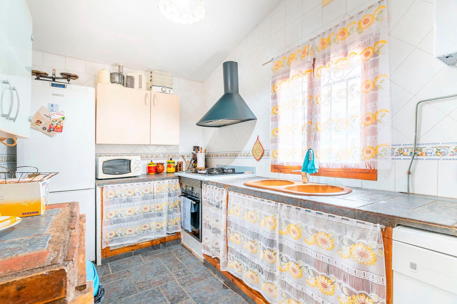 7 sypialnia Restauracja lub bar na sprzedaż w Costur z basenem - 265 000 € (Ref: 8890969)