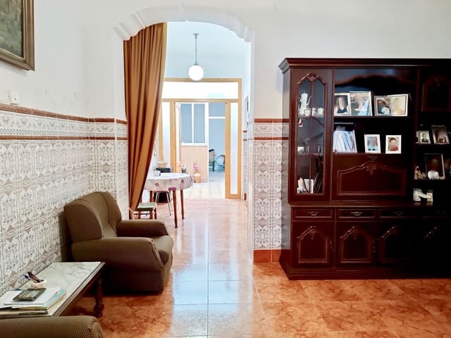 4 bedroom Villa for sale in Burriana / Borriana - € 135,000 (Ref: 8895033)