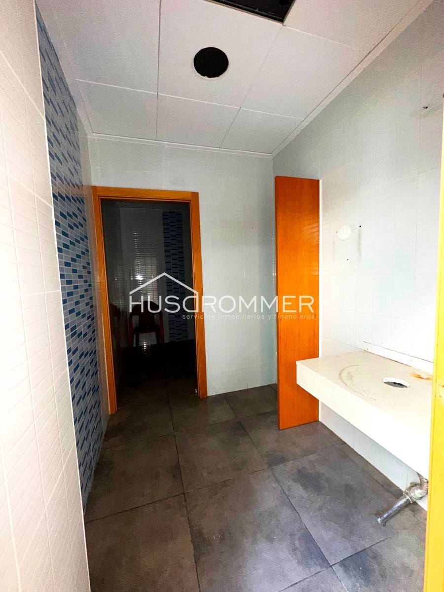 Commercial for rent in Castello de la Plana - € 1,250 (Ref: 8921970)