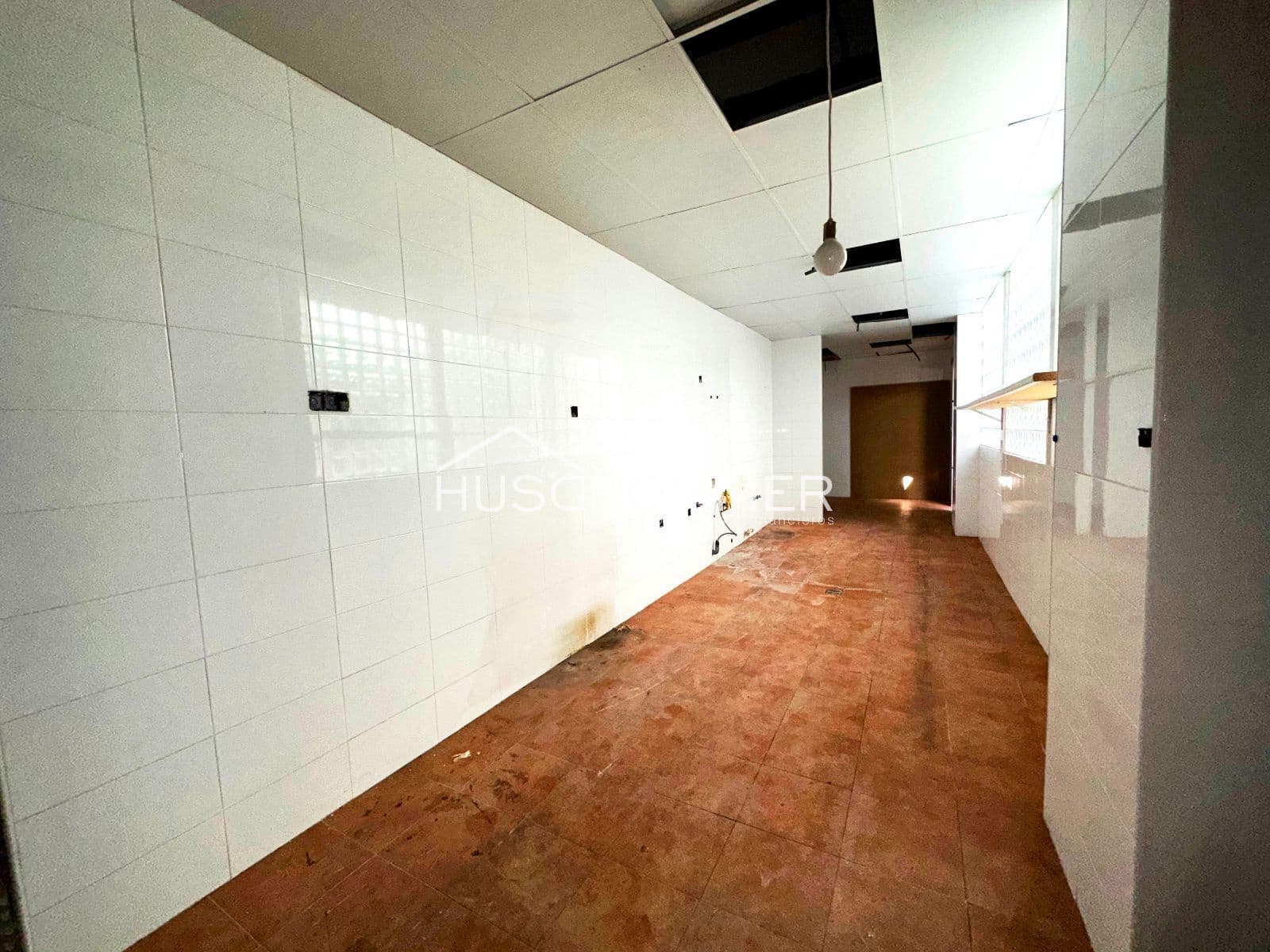 Commercial for rent in Castello de la Plana - € 1,250 (Ref: 8921970)