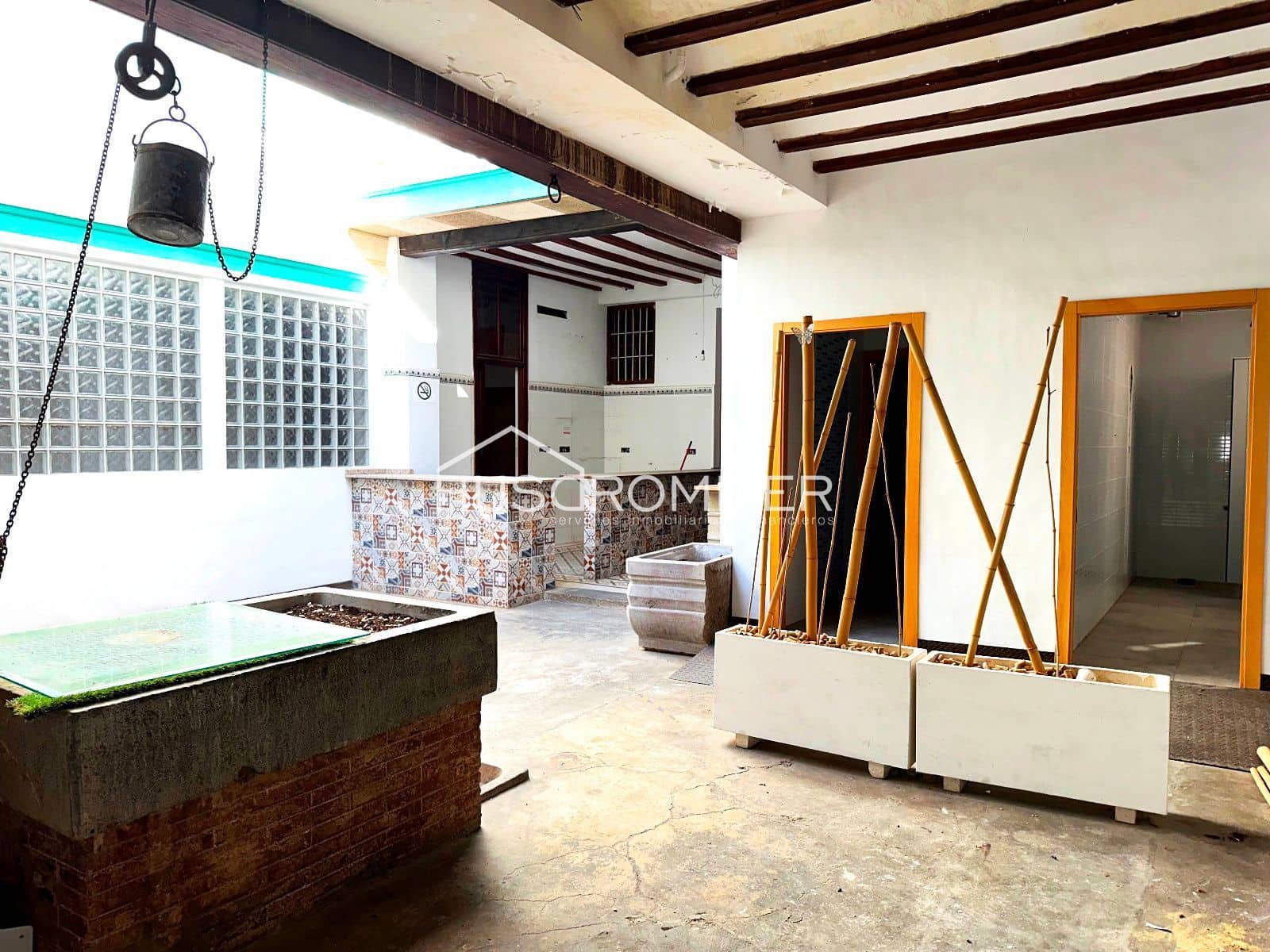 Commercial for rent in Castello de la Plana - € 1,250 (Ref: 8921970)