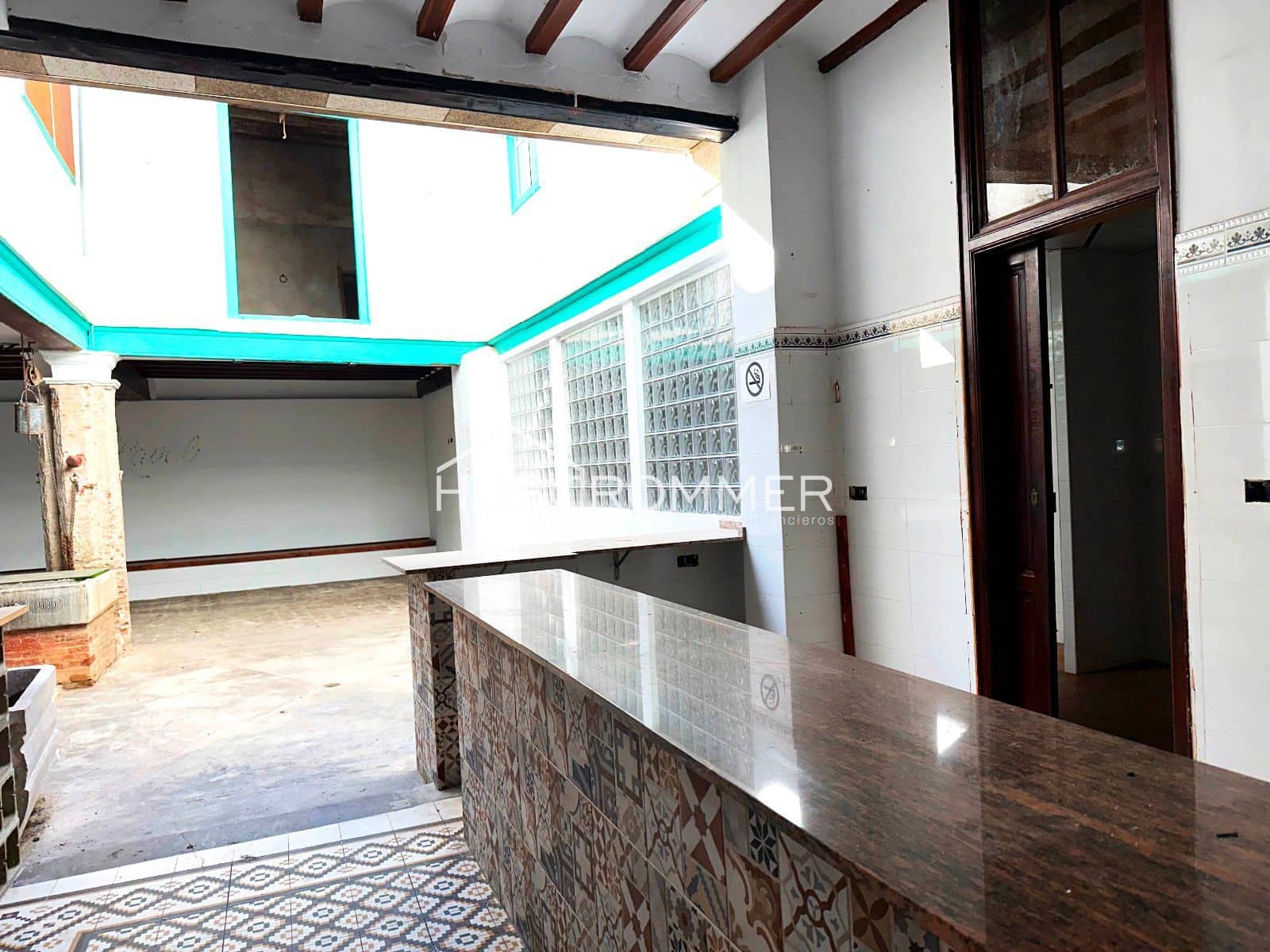 Commercial for rent in Castello de la Plana - € 1,250 (Ref: 8921970)