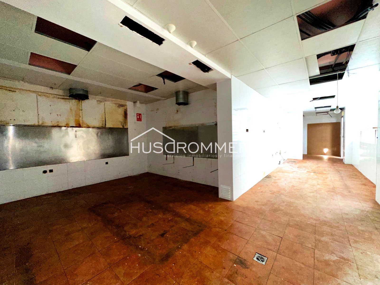 Commercial for rent in Castello de la Plana - € 1,250 (Ref: 8921970)