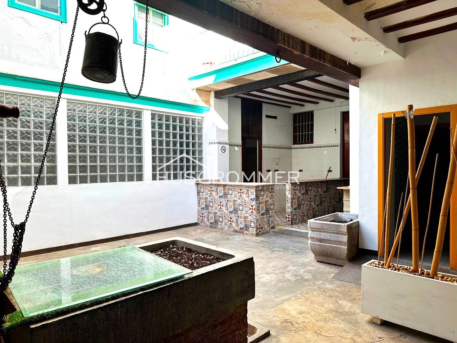 Commercial for rent in Castello de la Plana - € 1,250 (Ref: 8921970)