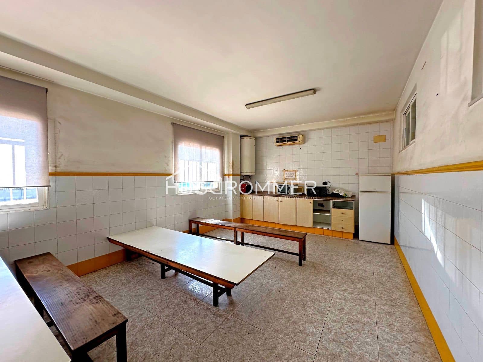 Erhverv til salg i Vila-real med garage - € 1.900.000 (Ref: 8923375)