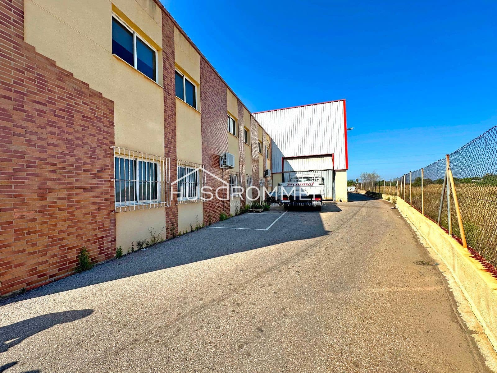 Erhverv til salg i Vila-real med garage - € 1.900.000 (Ref: 8923375)