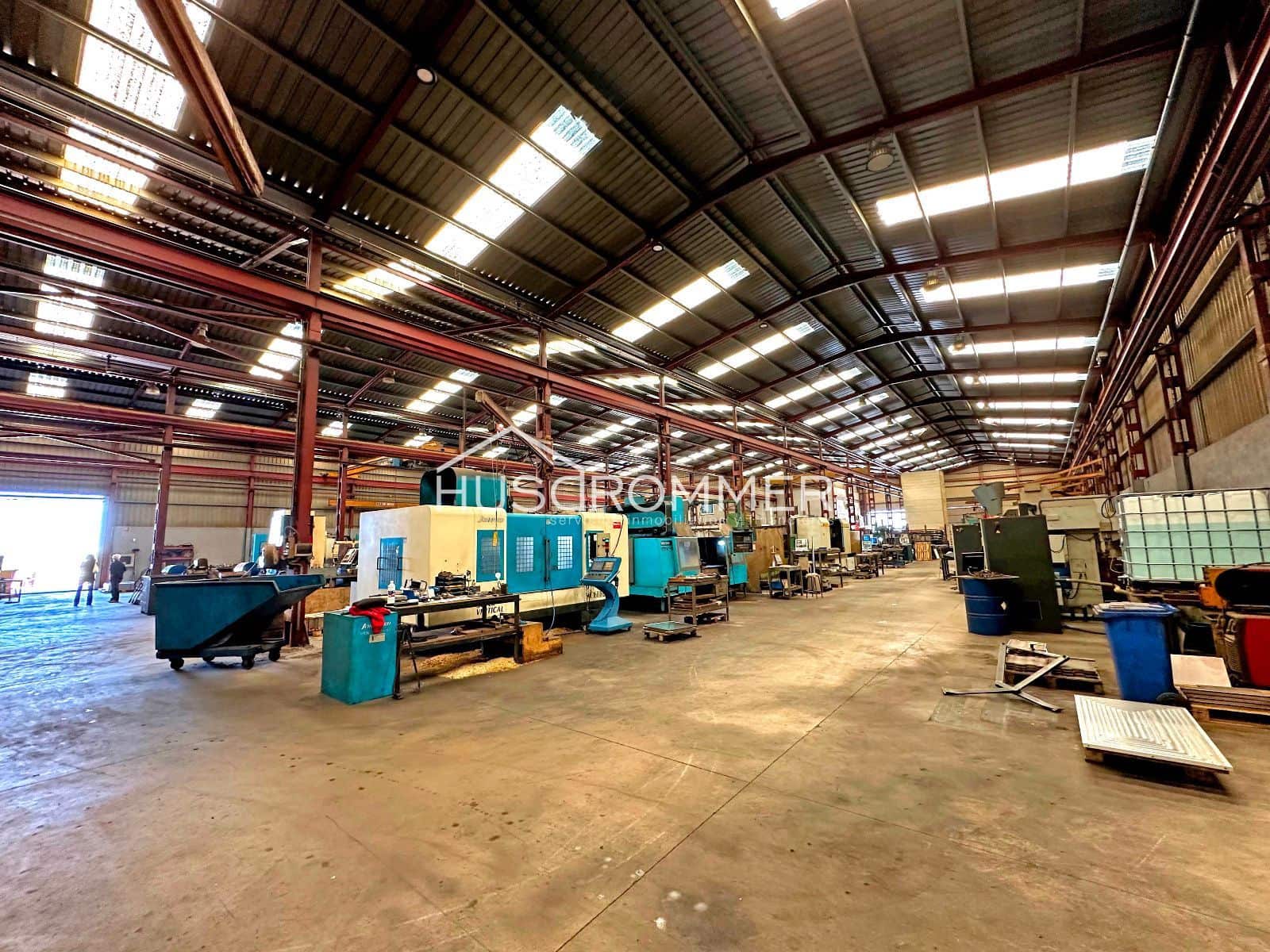 Erhverv til salg i Vila-real med garage - € 1.900.000 (Ref: 8923375)