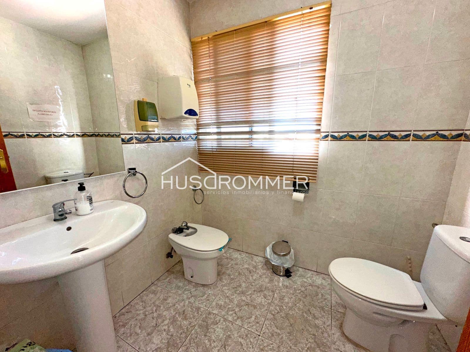 Erhverv til salg i Vila-real med garage - € 1.900.000 (Ref: 8923375)