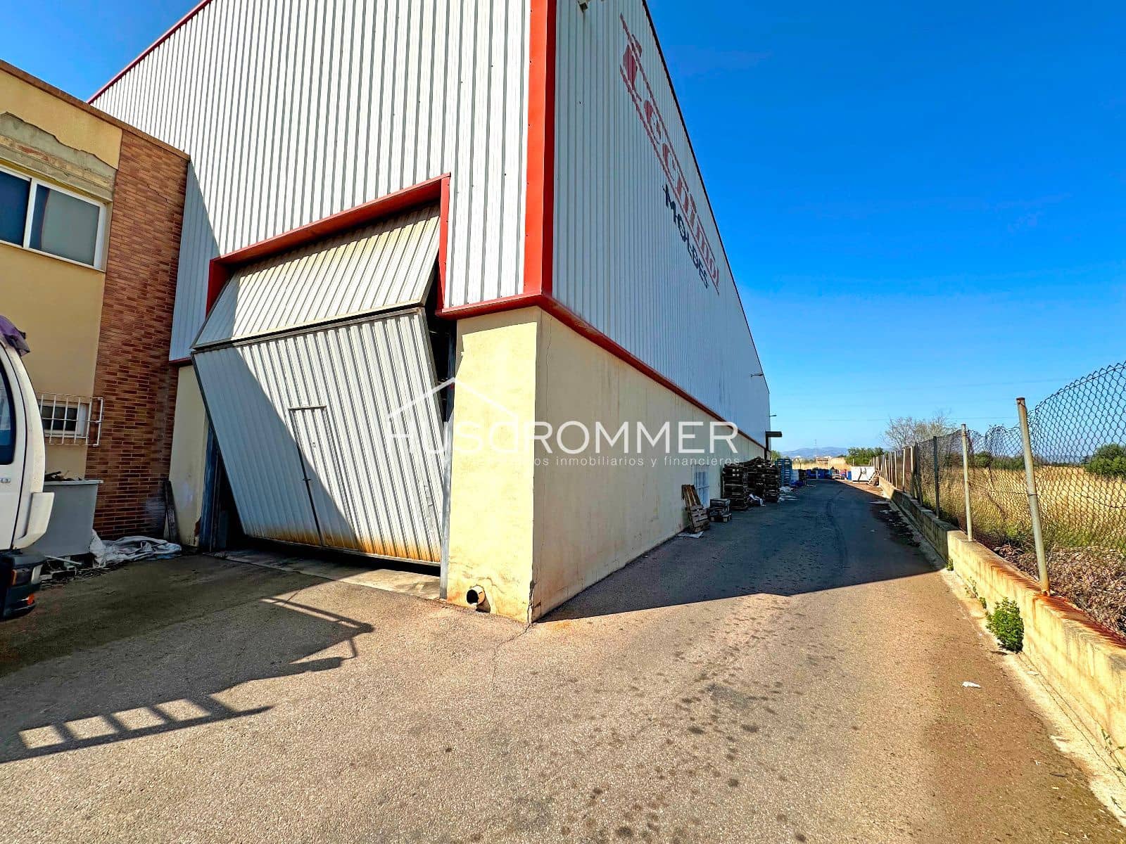 Erhverv til salg i Vila-real med garage - € 1.900.000 (Ref: 8923375)