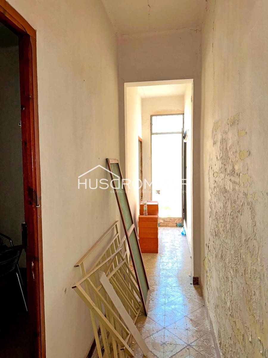 4 soverom Villa til salgs i Castello de la Plana med garasje - € 110 000 (Ref: 8990352)