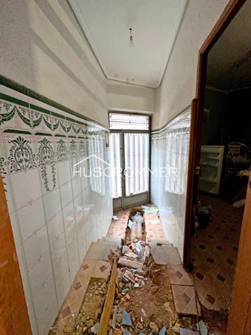 4 soverom Villa til salgs i Centro, Castelló de la Plana med garasje - € 110 000 (Ref: 8990352)