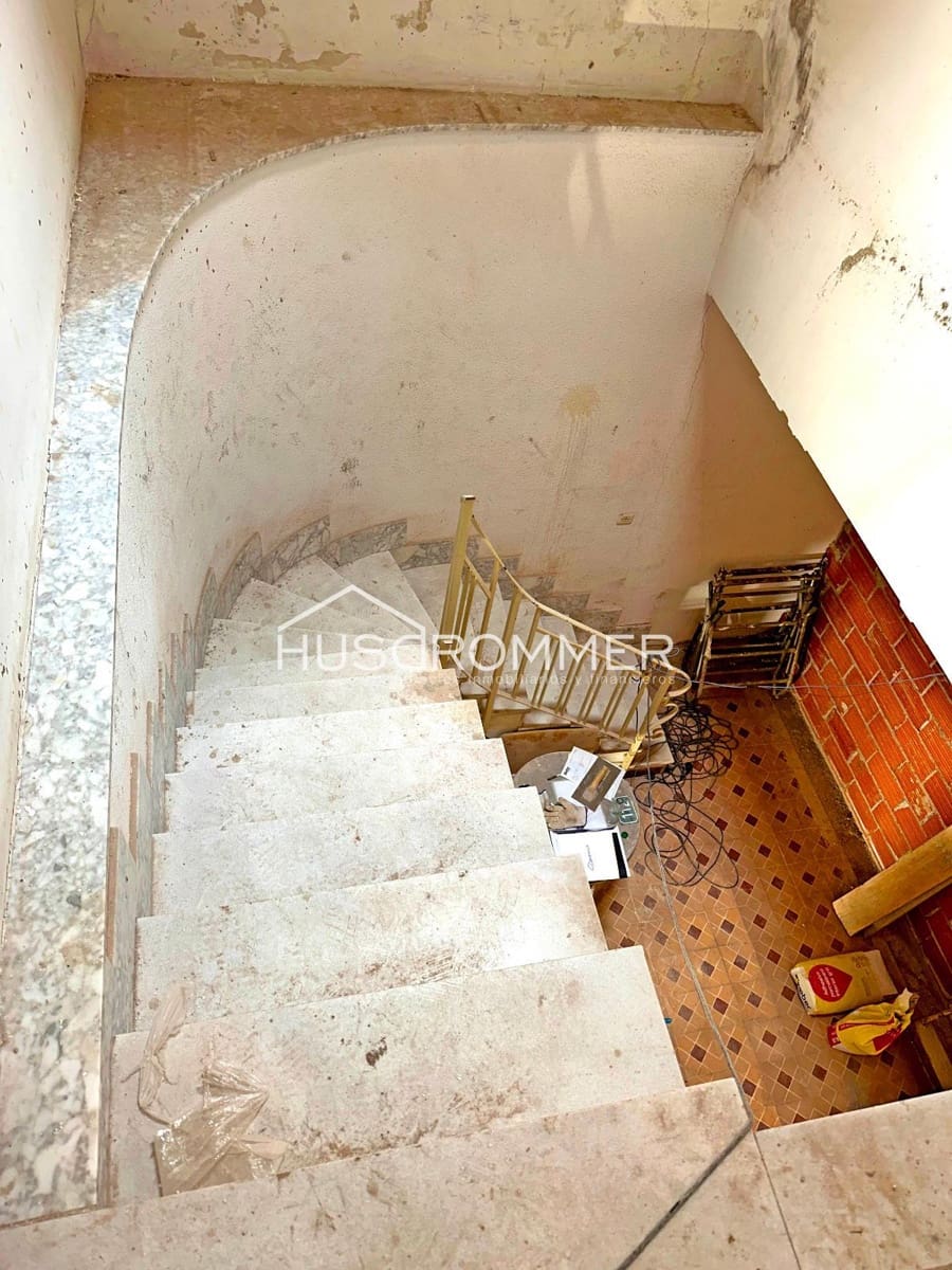 4 soverom Villa til salgs i Castello de la Plana med garasje - € 110 000 (Ref: 8990352)