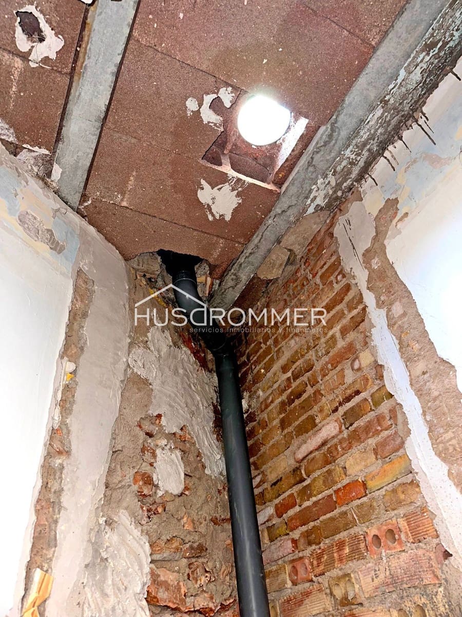 4 soverom Villa til salgs i Castello de la Plana med garasje - € 110 000 (Ref: 8990352)