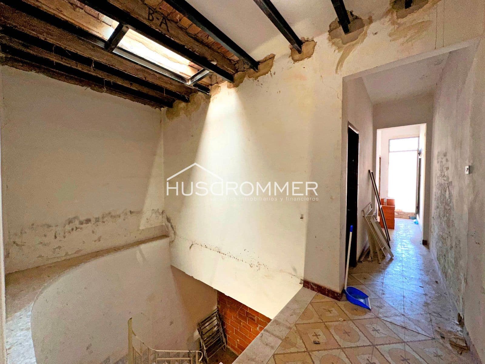 4 soverom Villa til salgs i Castello de la Plana med garasje - € 110 000 (Ref: 8990352)