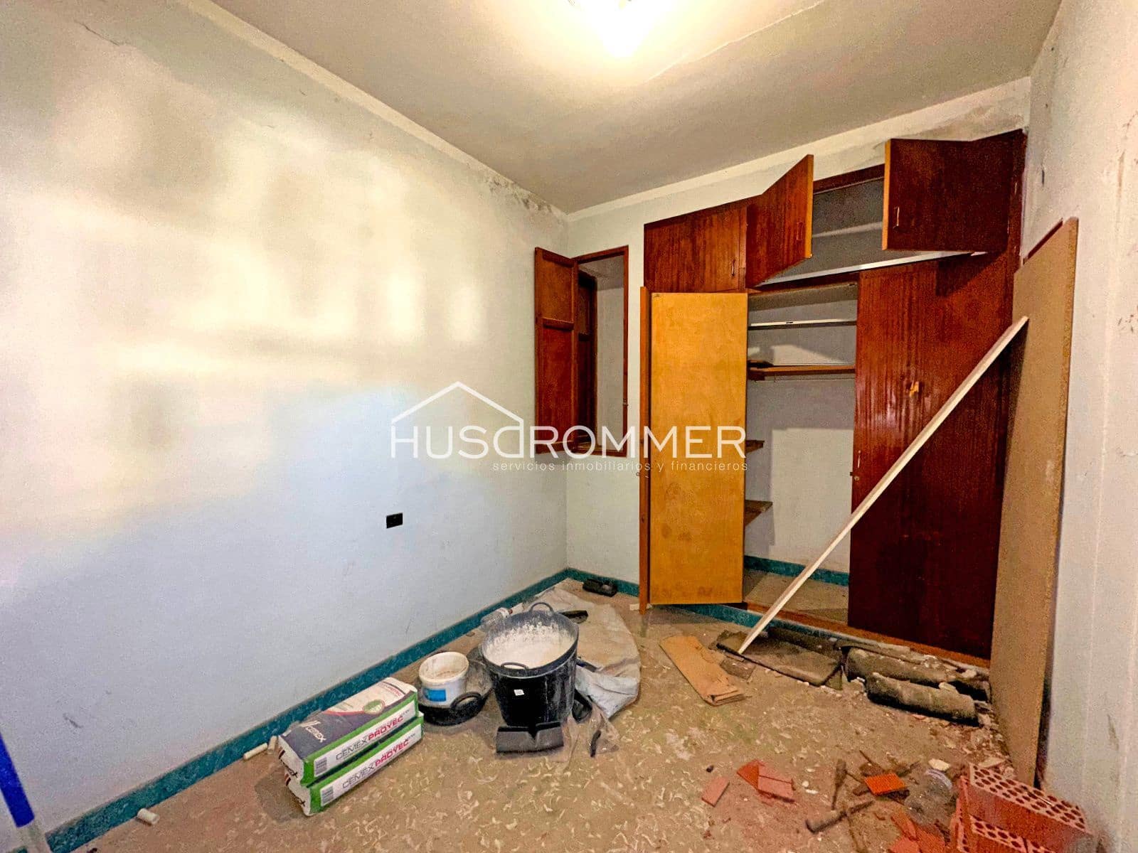 4 soverom Villa til salgs i Castello de la Plana med garasje - € 110 000 (Ref: 8990352)