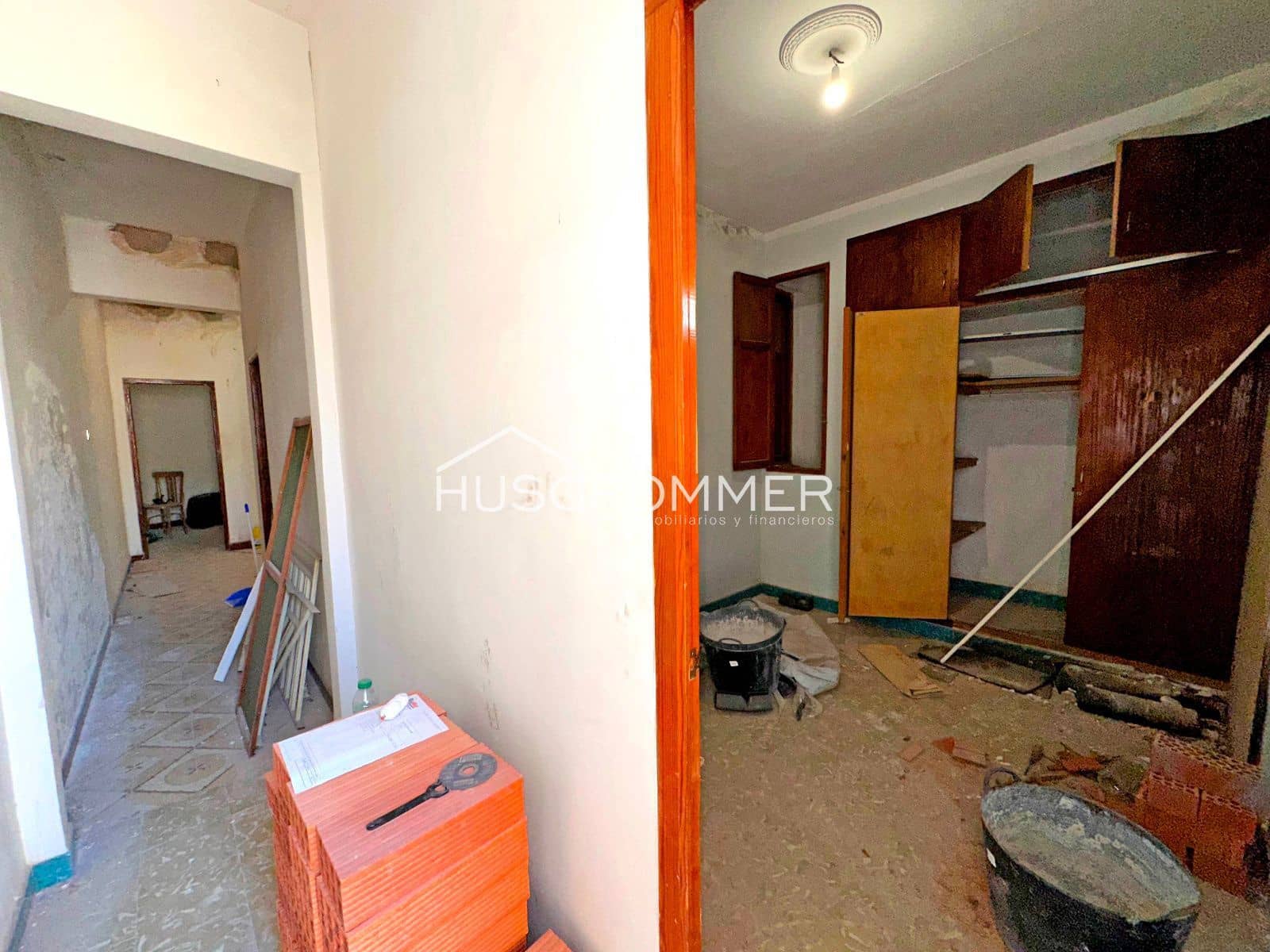 4 soverom Villa til salgs i Castello de la Plana med garasje - € 110 000 (Ref: 8990352)