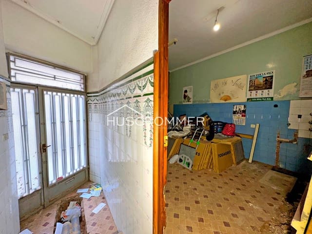 4 soverom Villa til salgs i Centro, Castelló de la Plana med garasje - € 110 000 (Ref: 8990352)