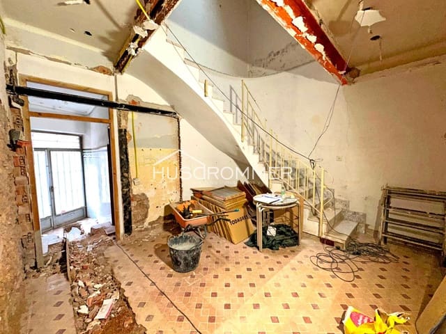 4 soverom Villa til salgs i Centro, Castelló de la Plana med garasje - € 110 000 (Ref: 8990352)