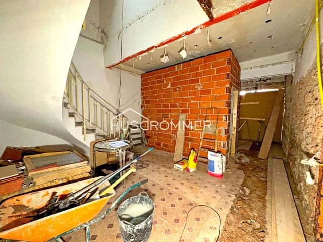 4 soverom Villa til salgs i Centro, Castelló de la Plana med garasje - € 110 000 (Ref: 8990352)