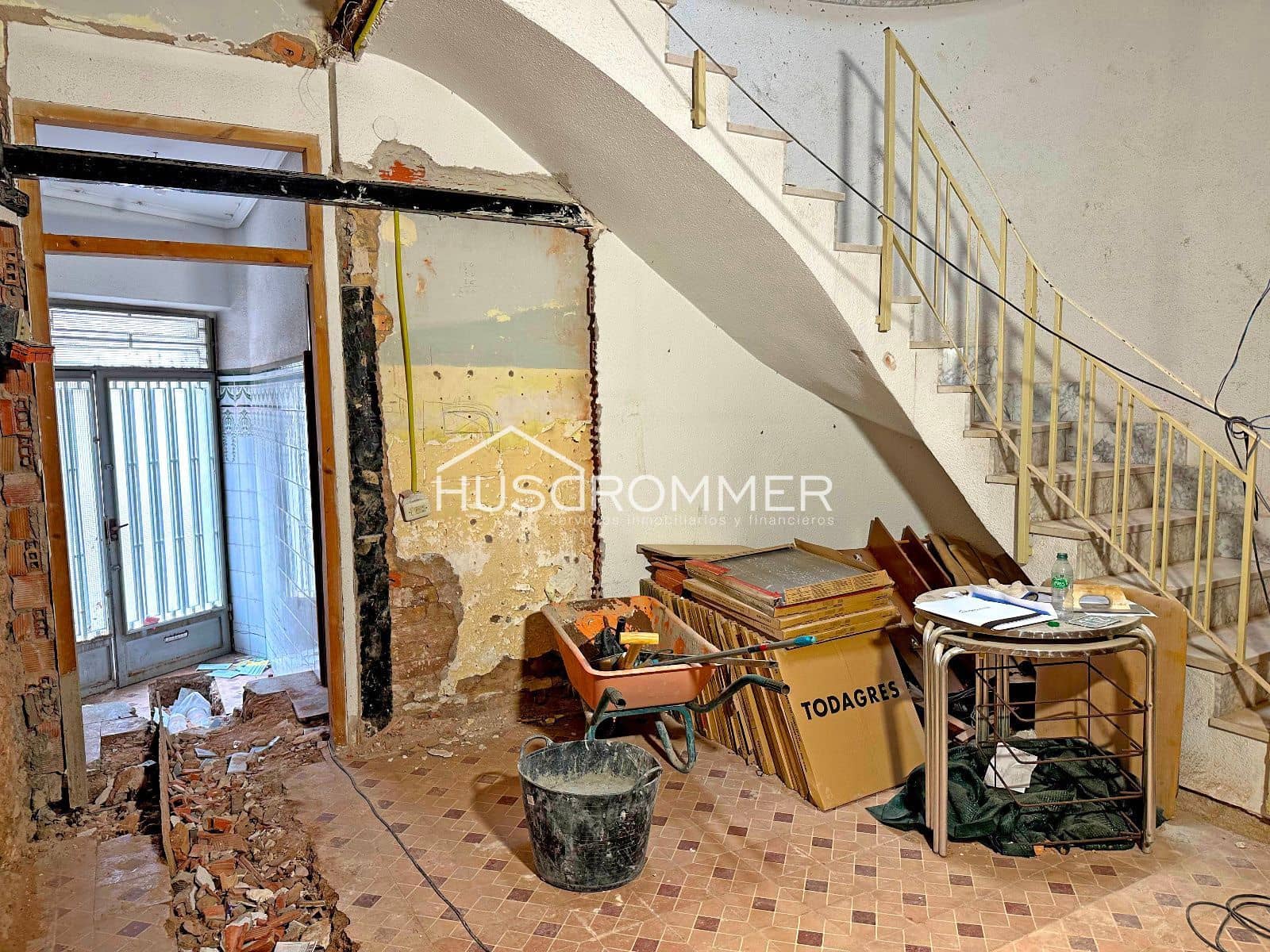 4 soverom Villa til salgs i Castello de la Plana med garasje - € 110 000 (Ref: 8990352)