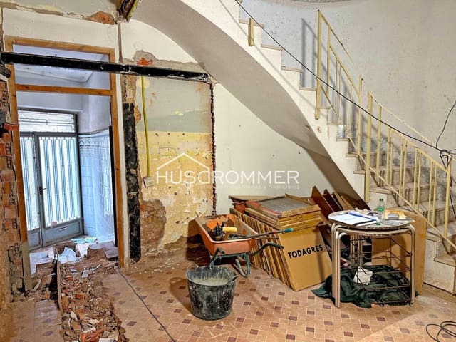 4 soverom Villa til salgs i Centro, Castelló de la Plana med garasje - € 110 000 (Ref: 8990352)
