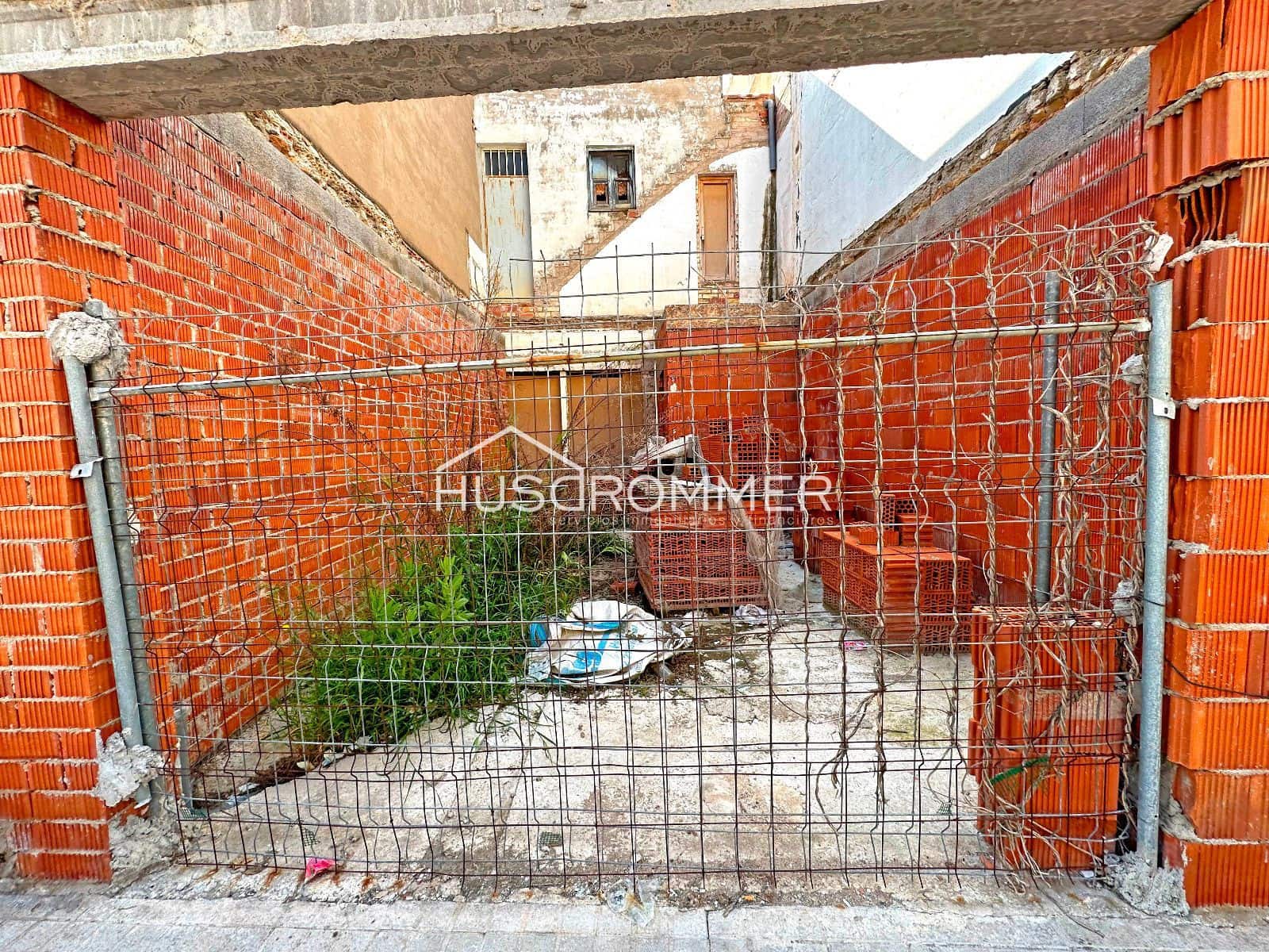 4 soverom Villa til salgs i Castello de la Plana med garasje - € 110 000 (Ref: 8990352)