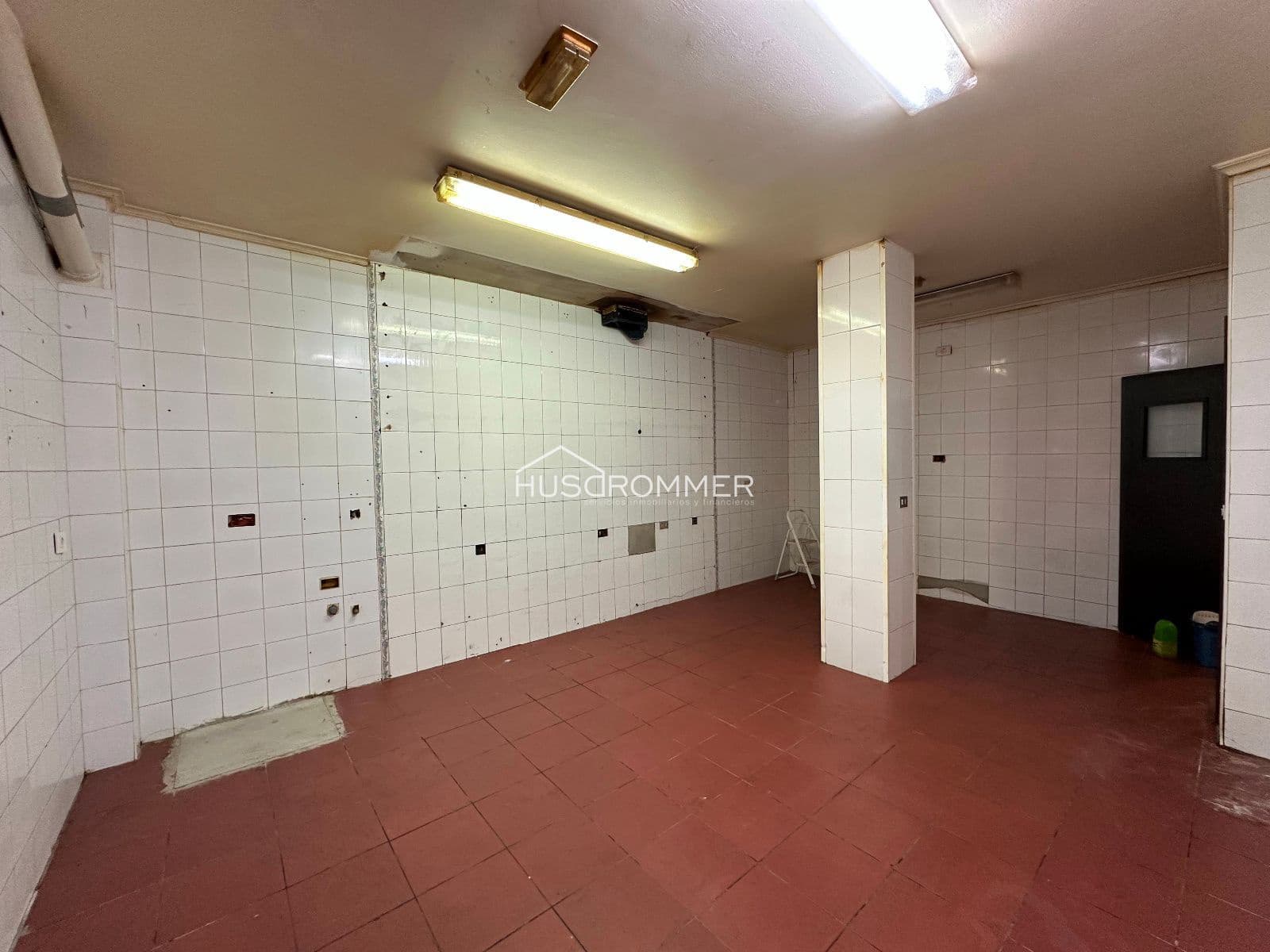 Commercial for rent in Vila-real with garage - € 450 (Ref: 9101796)