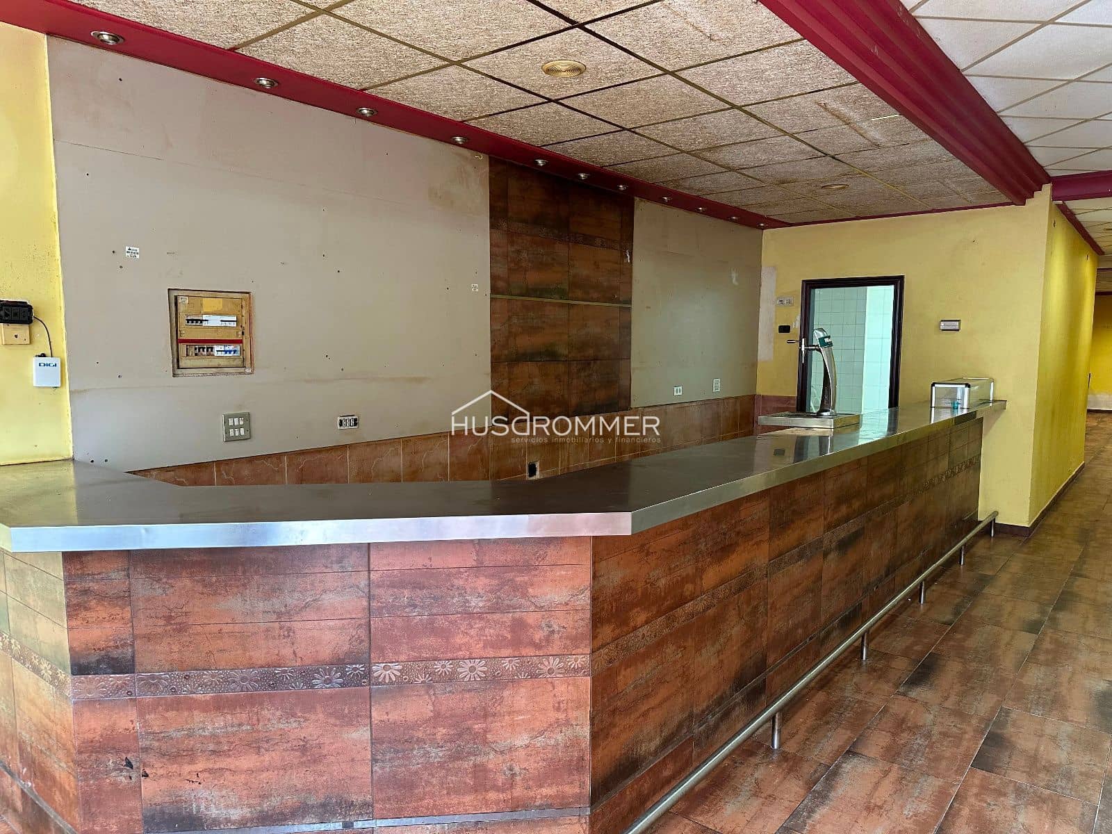 Commercial for rent in Vila-real with garage - € 450 (Ref: 9101796)