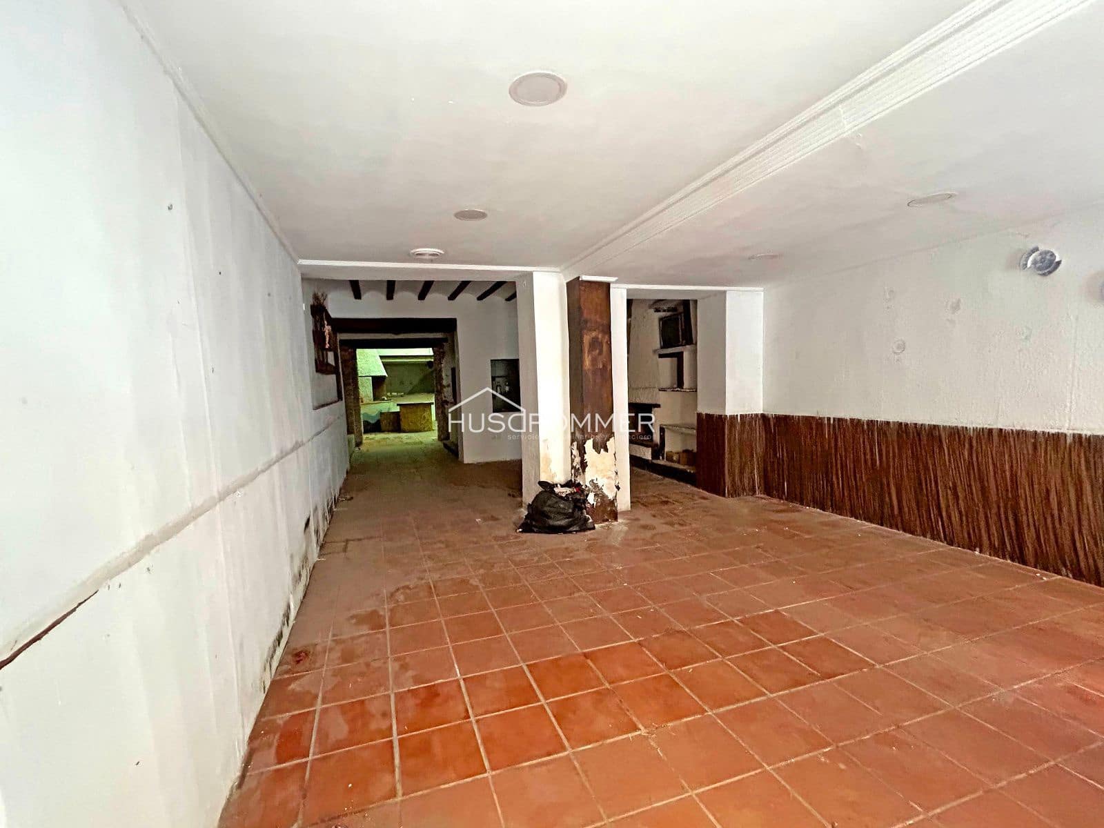 4 bedroom Villa for sale in Castello de la Plana - € 180,000 (Ref: 9115599)