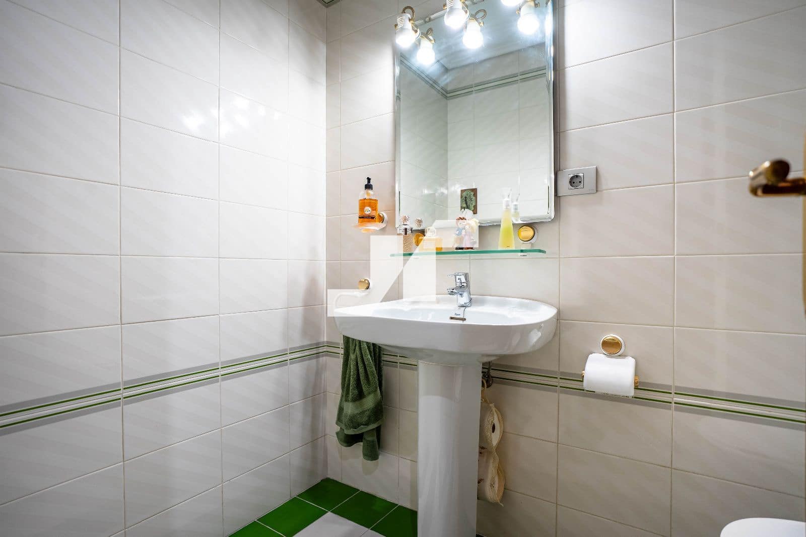 6 bedroom Flat for sale in Castello de la Plana with garage - € 270,000 (Ref: 9251703)