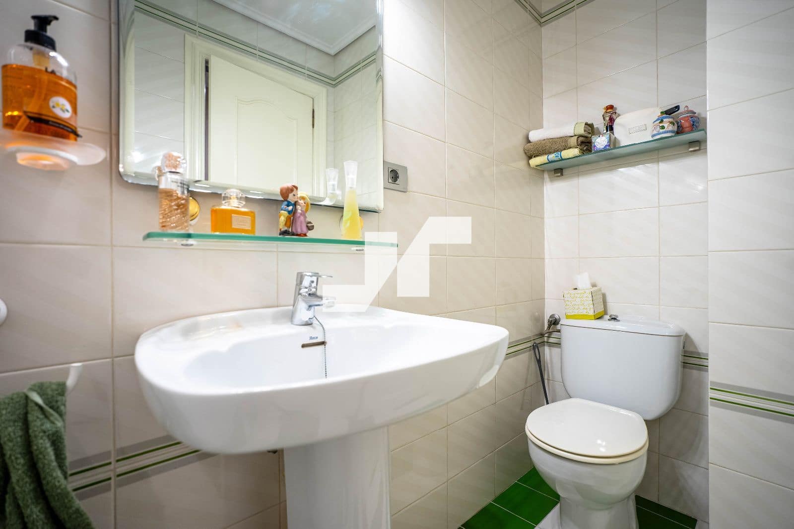 6 bedroom Flat for sale in Castello de la Plana with garage - € 270,000 (Ref: 9251703)