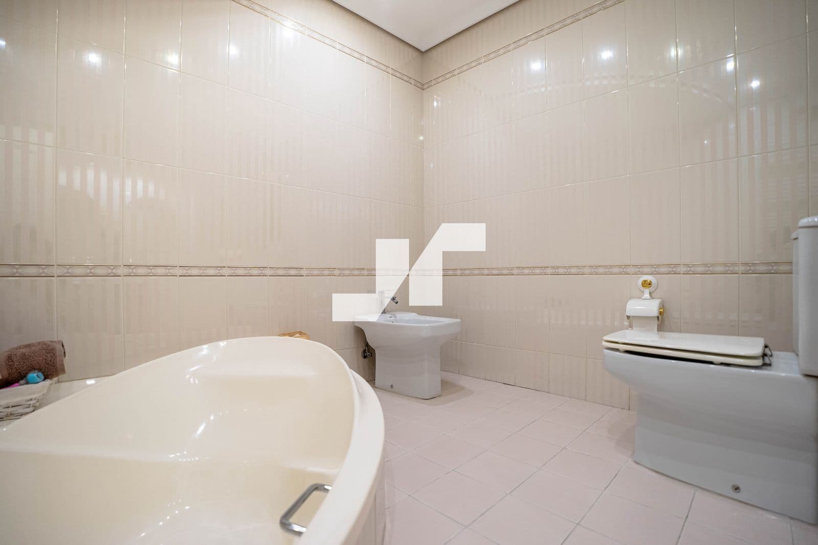 6 bedroom Flat for sale in Castello de la Plana with garage - € 270,000 (Ref: 9251703)