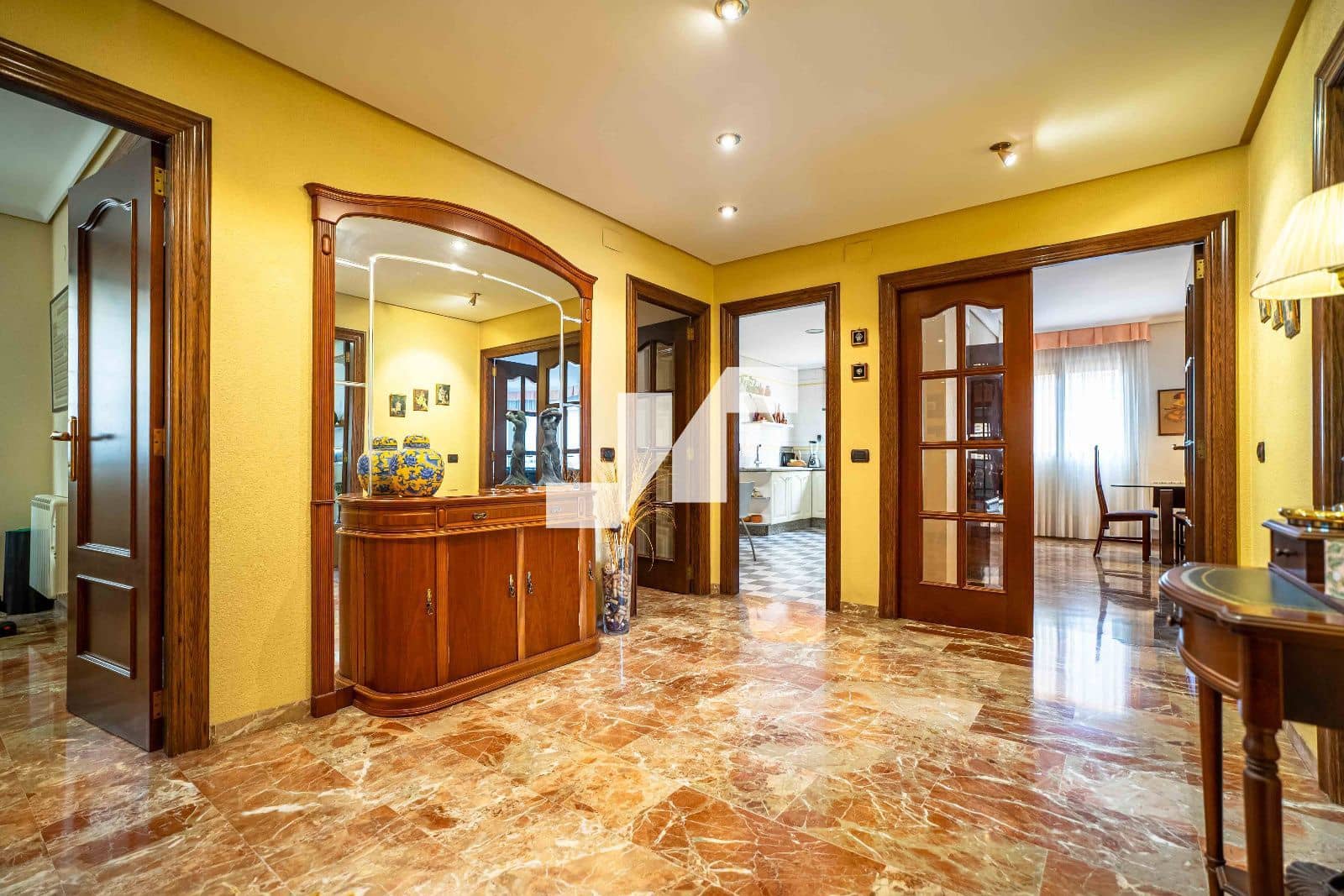 6 bedroom Flat for sale in Castello de la Plana with garage - € 270,000 (Ref: 9251703)