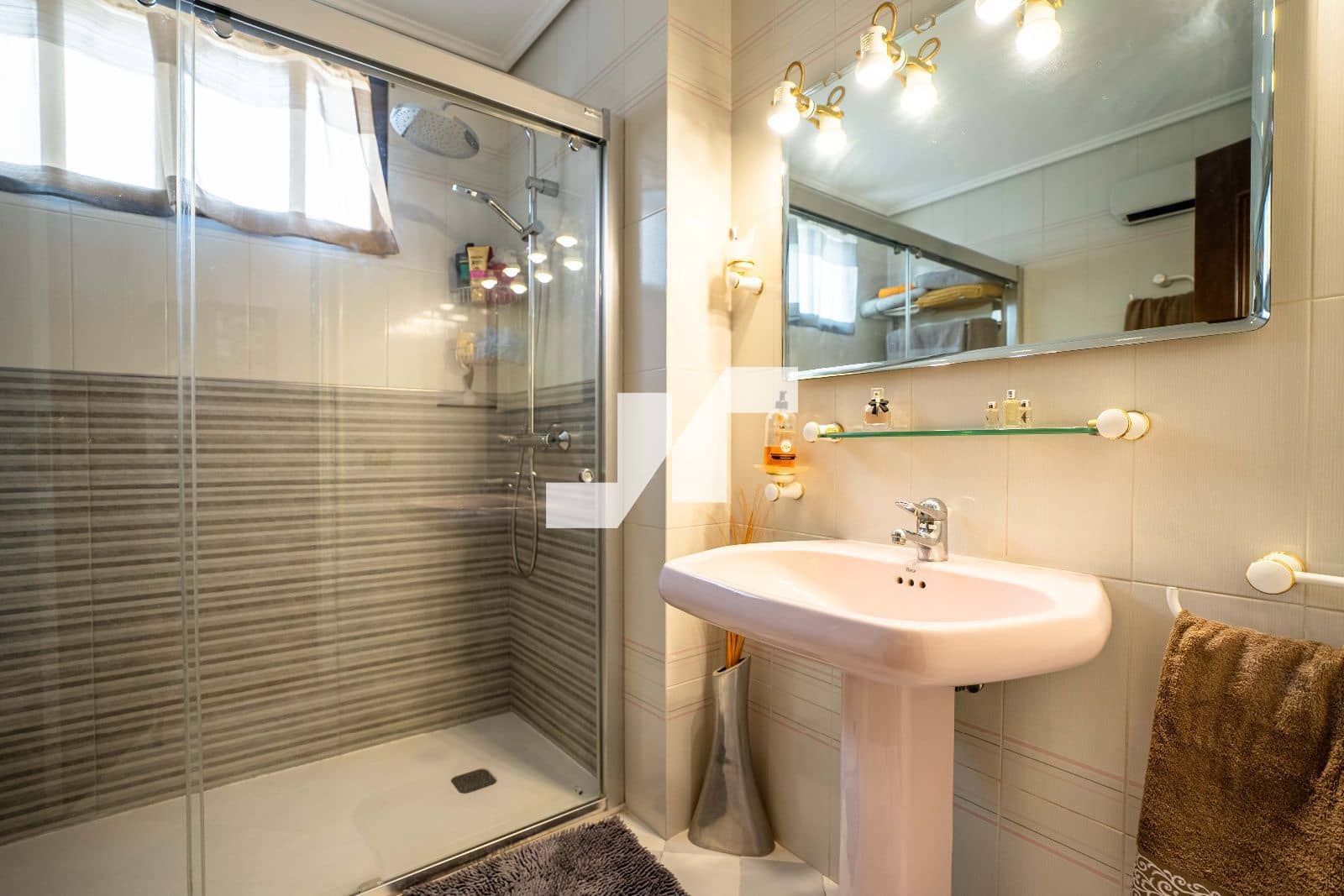 6 bedroom Flat for sale in Castello de la Plana with garage - € 270,000 (Ref: 9251703)