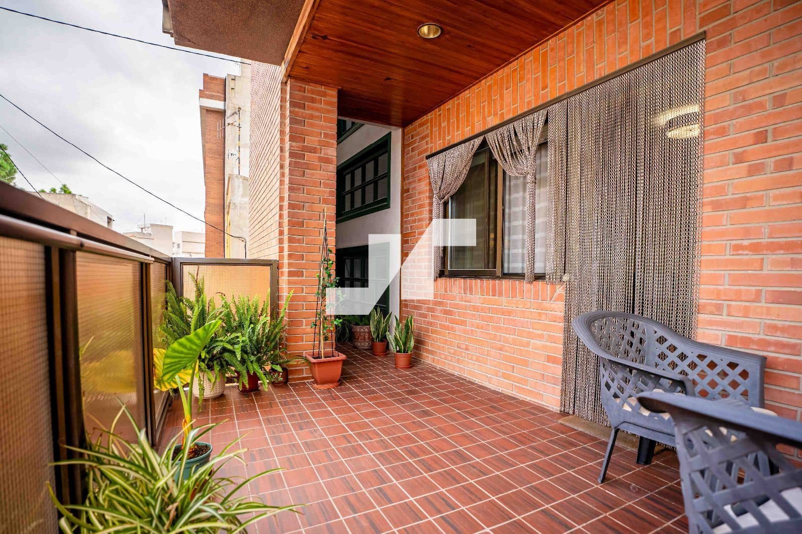 6 bedroom Flat for sale in Castello de la Plana with garage - € 270,000 (Ref: 9251703)