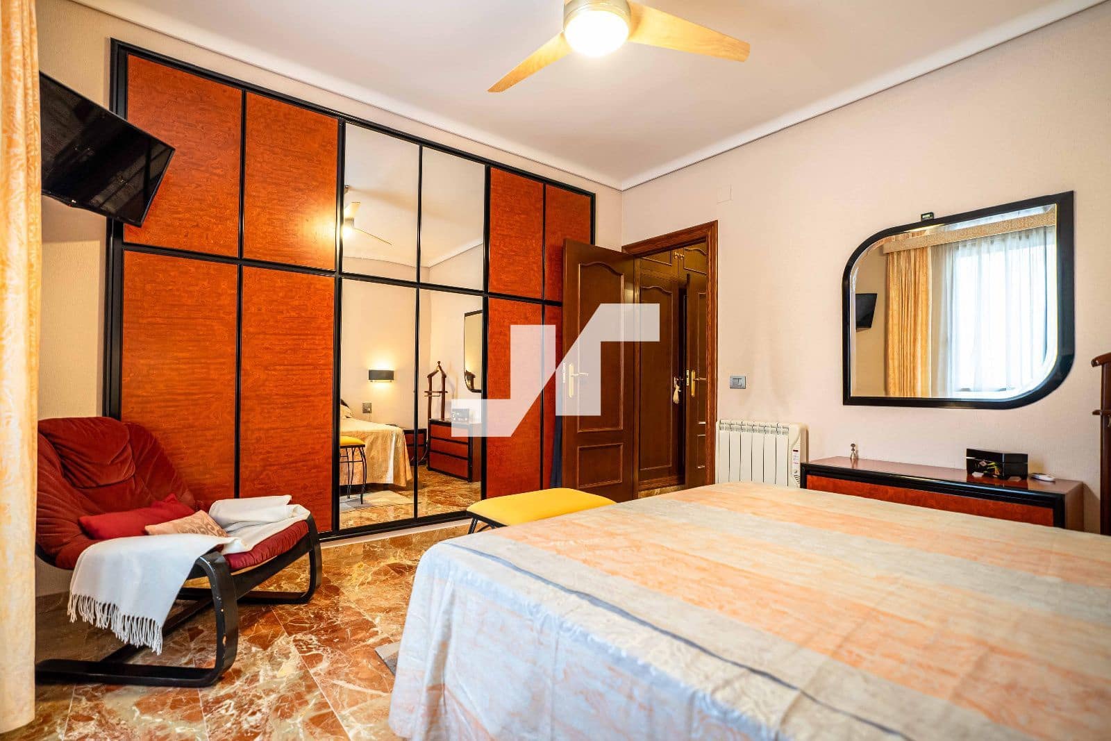 6 bedroom Flat for sale in Castello de la Plana with garage - € 270,000 (Ref: 9251703)