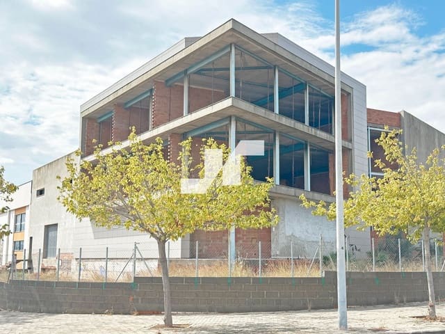 Toimisto myytävänä paikassa La Vall d'Uixó - 450 000 € (Ref: 9274637)