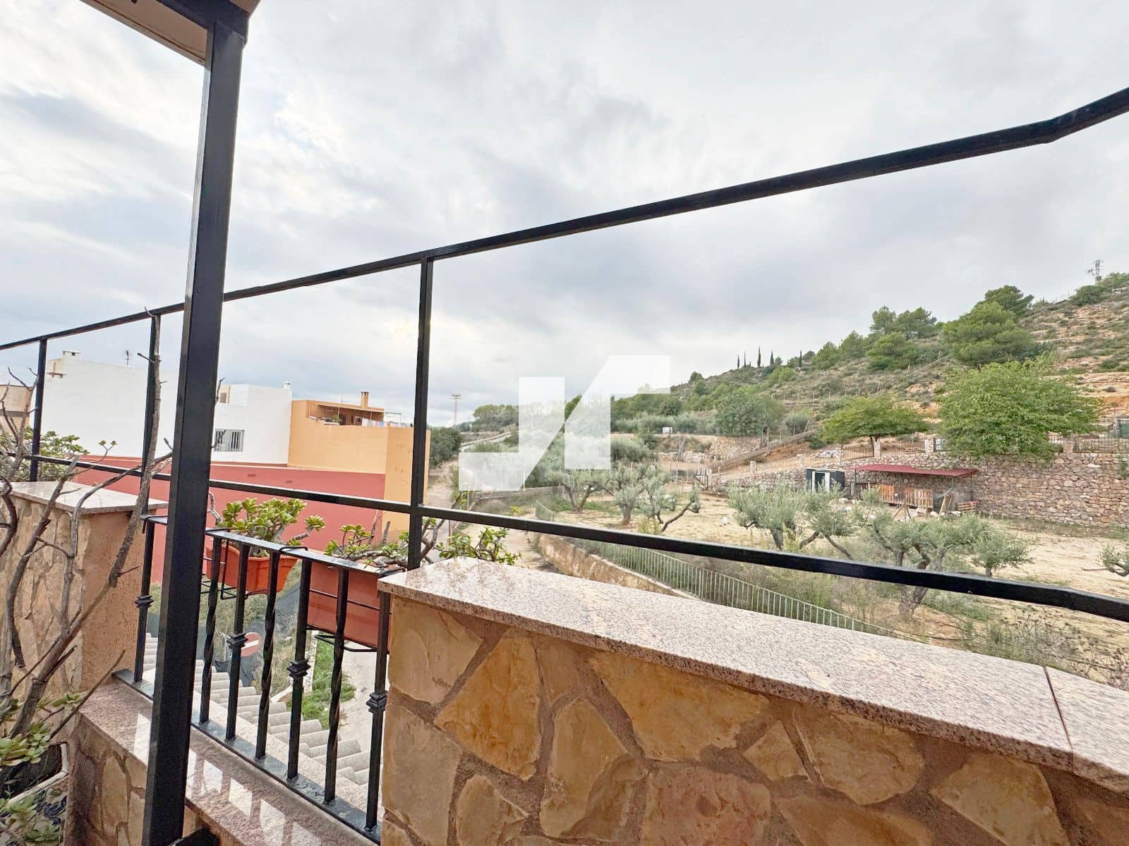 4 soveværelse Villa til salg i L'Alcora med garage - € 250.000 (Ref: 9325808)