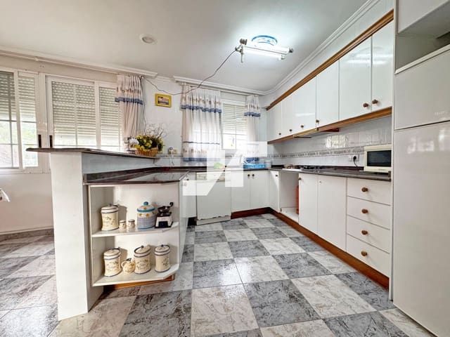 4 bedroom Villa for sale in L'Alcora with garage - € 250,000 (Ref: 9325808)