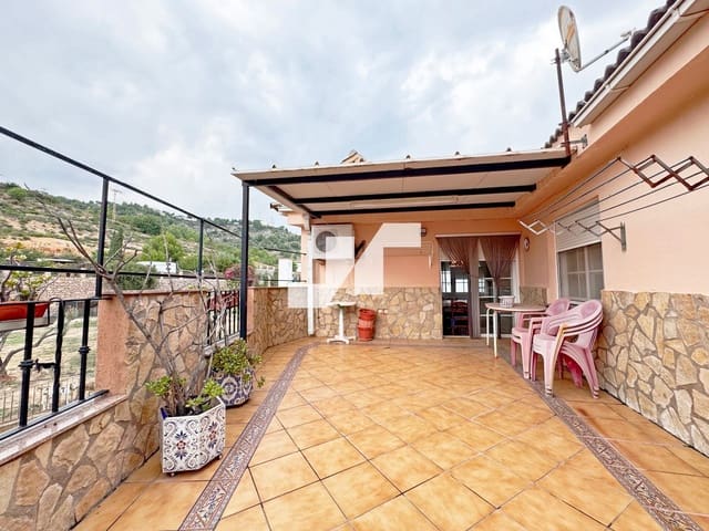 4 bedroom Villa for sale in L'Alcora with garage - € 250,000 (Ref: 9325808)