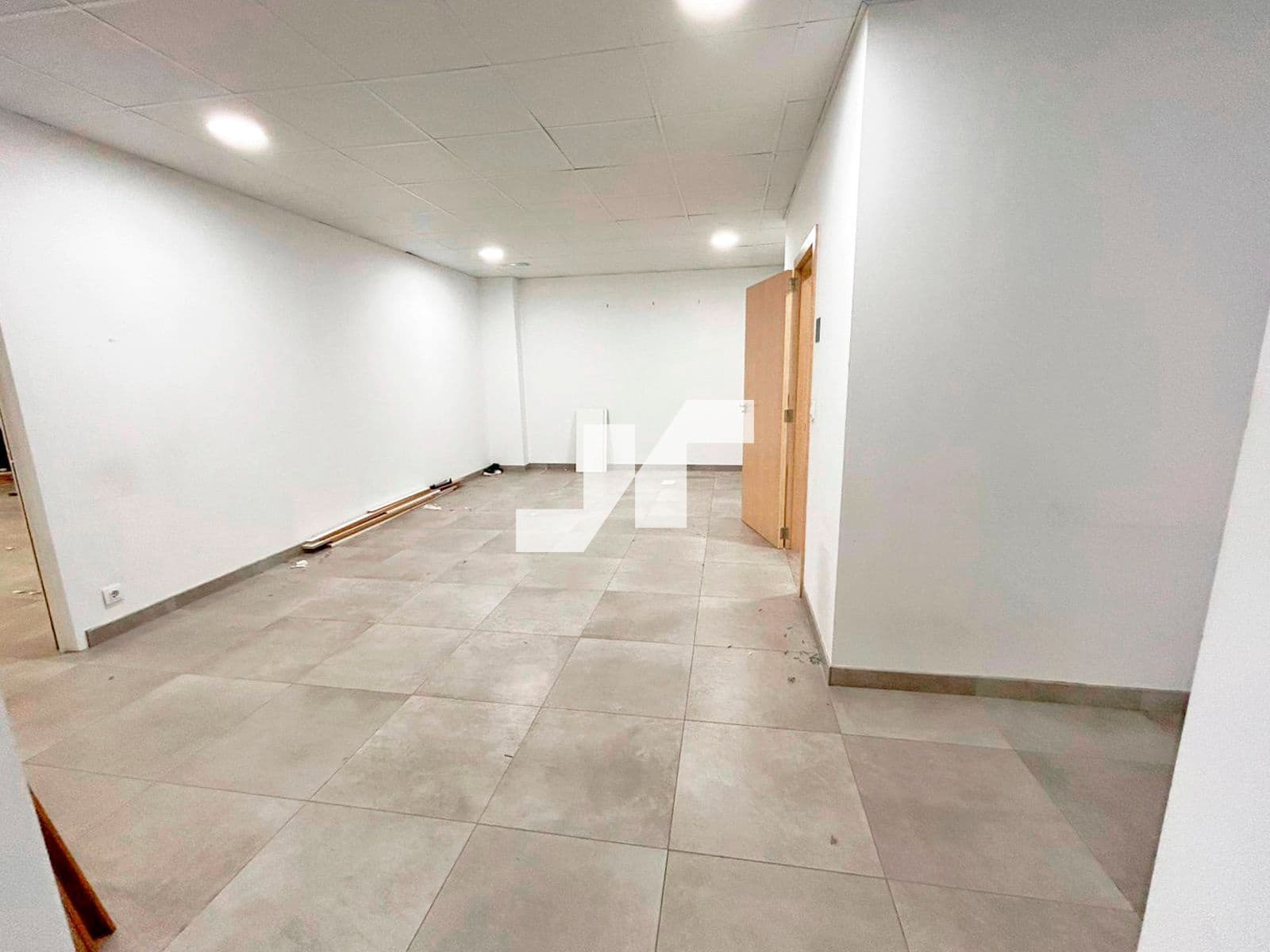 Commercial for rent in Vila-real - € 2,900 (Ref: 9353007)